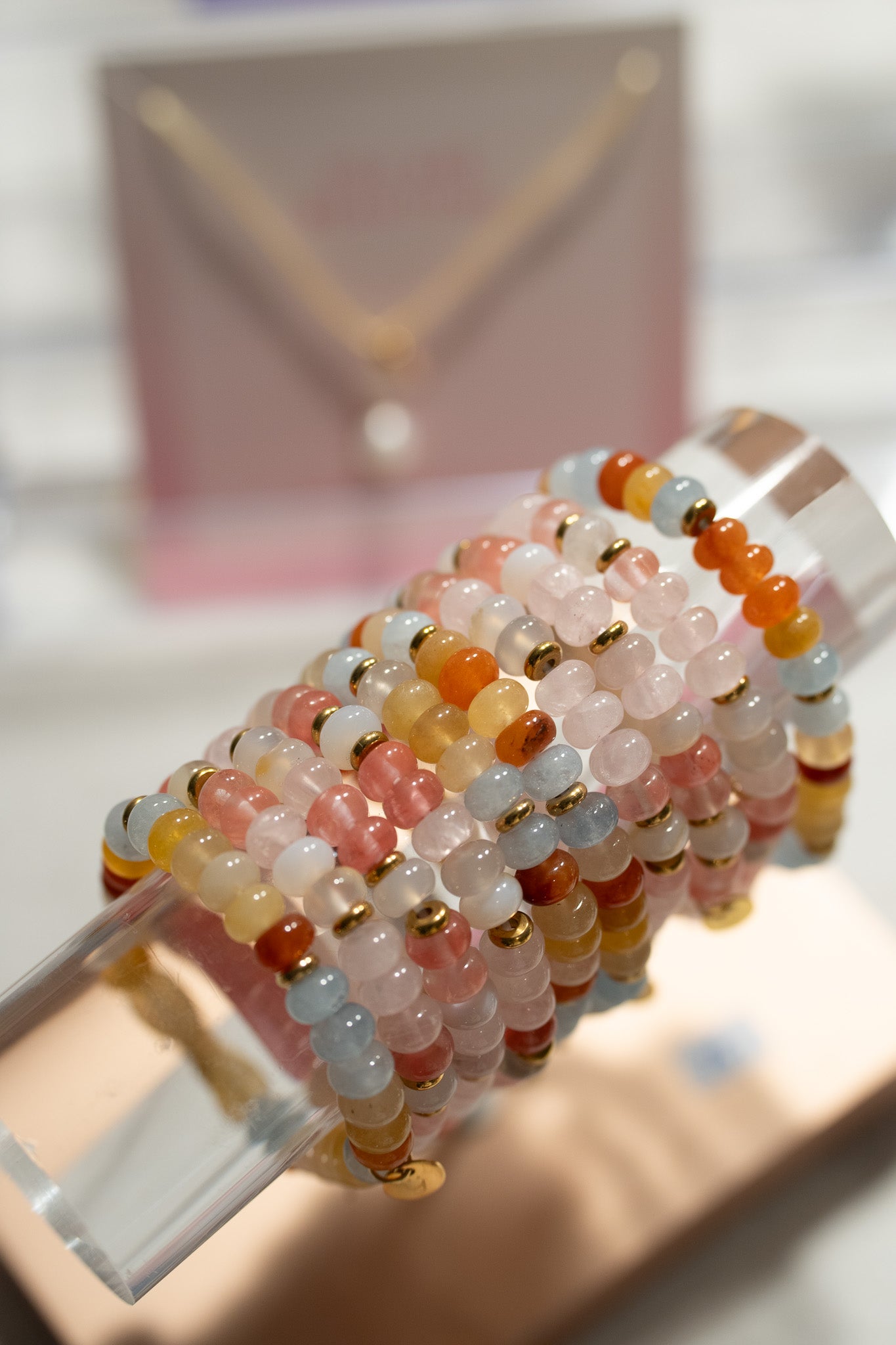 Edelstein Perlenarmband - Rosenquarz, Mondstein und Erdbeerquarz