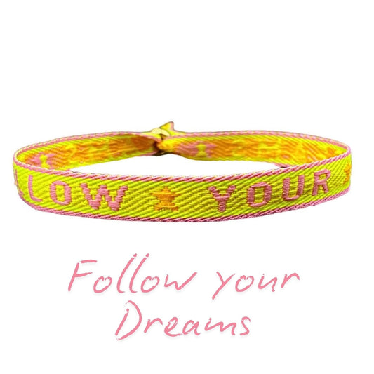 Gelbes Statement Armband mit "Follow Your Dreams" Schriftzug, verstellbare Schiebeperle, Boho Stil, wasserfest.