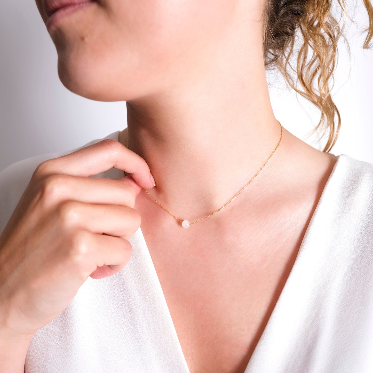 vergoldete Silberkette mit Mondstein für Zwillinge, symbolisiert Neugier und Inspiration, elegante und spirituelle Edelsteinkette.