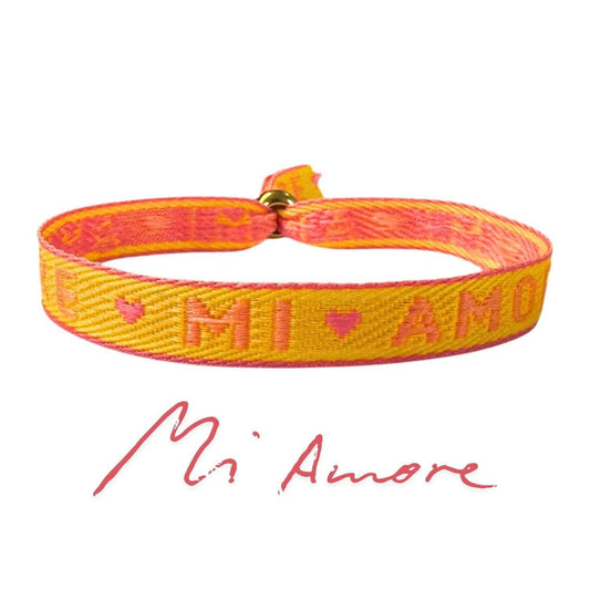 Orange und gelbes Statementarmband mit "Mi Amore" Text mit verstellbarer Verschlussperle, für Boho Style und wasserfest.