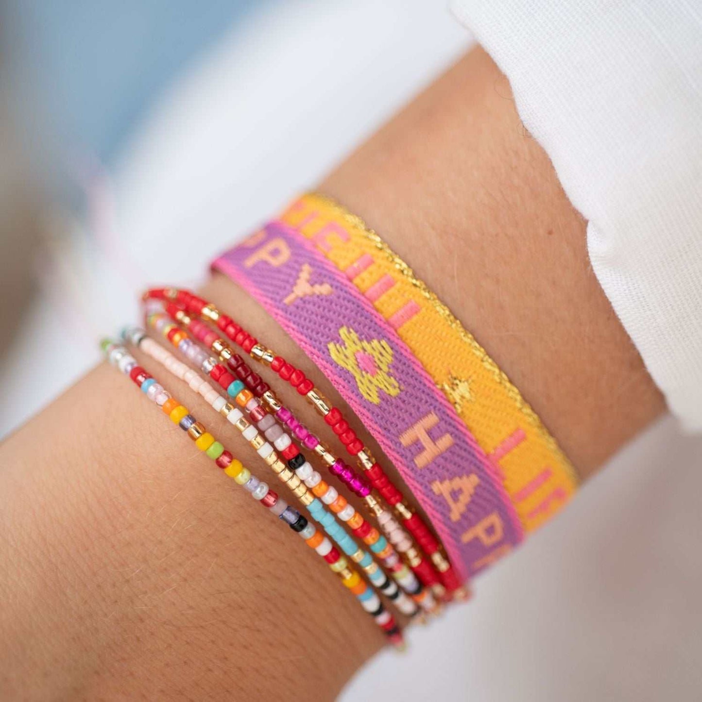 Boho Statement Armband "Life Is Beautiful", perfekt für sommerlichen Look und Festival Outfits.