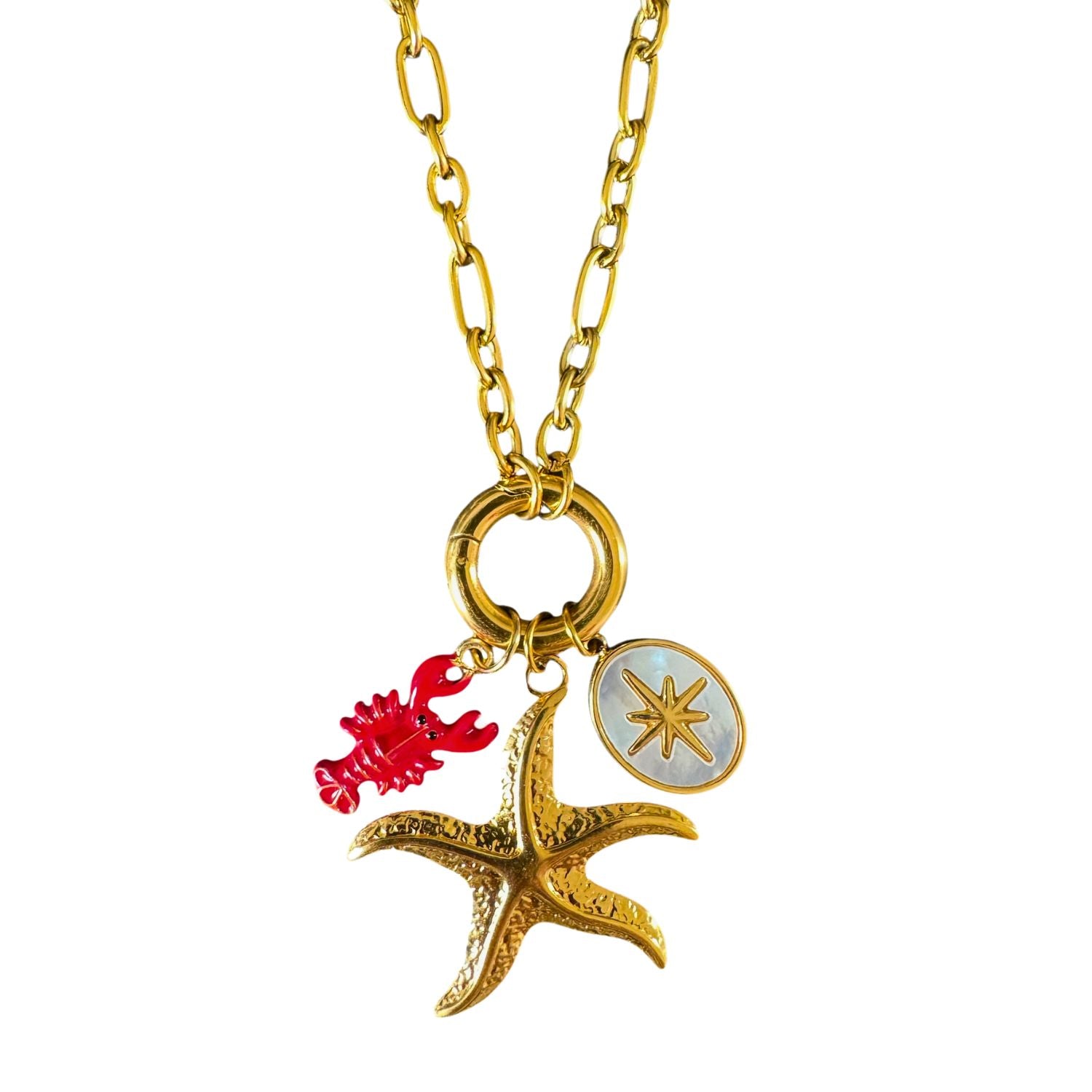 Charm Kette Gold mit Stern, rotem Charm und personalisierbarem Anhänger.