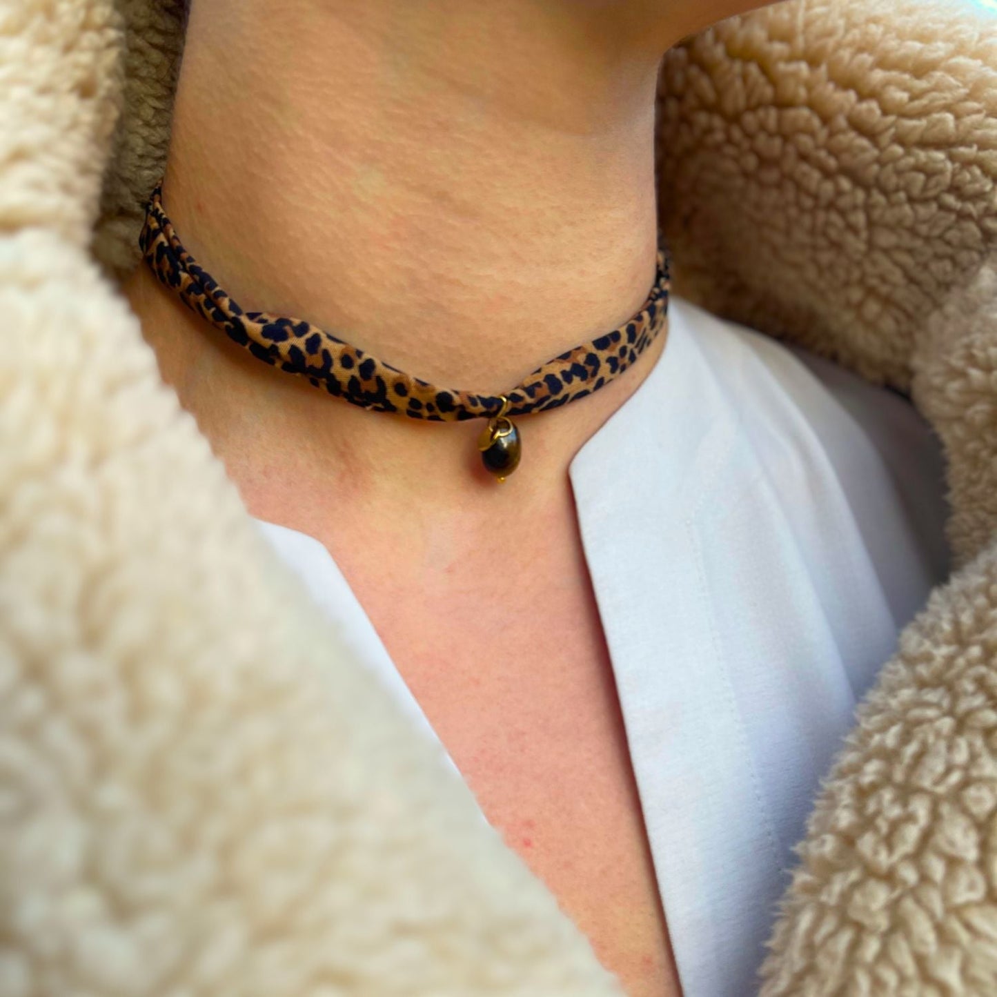 Damen Wickelarmband im Leoparden Muster mit Turmalin Anhänger