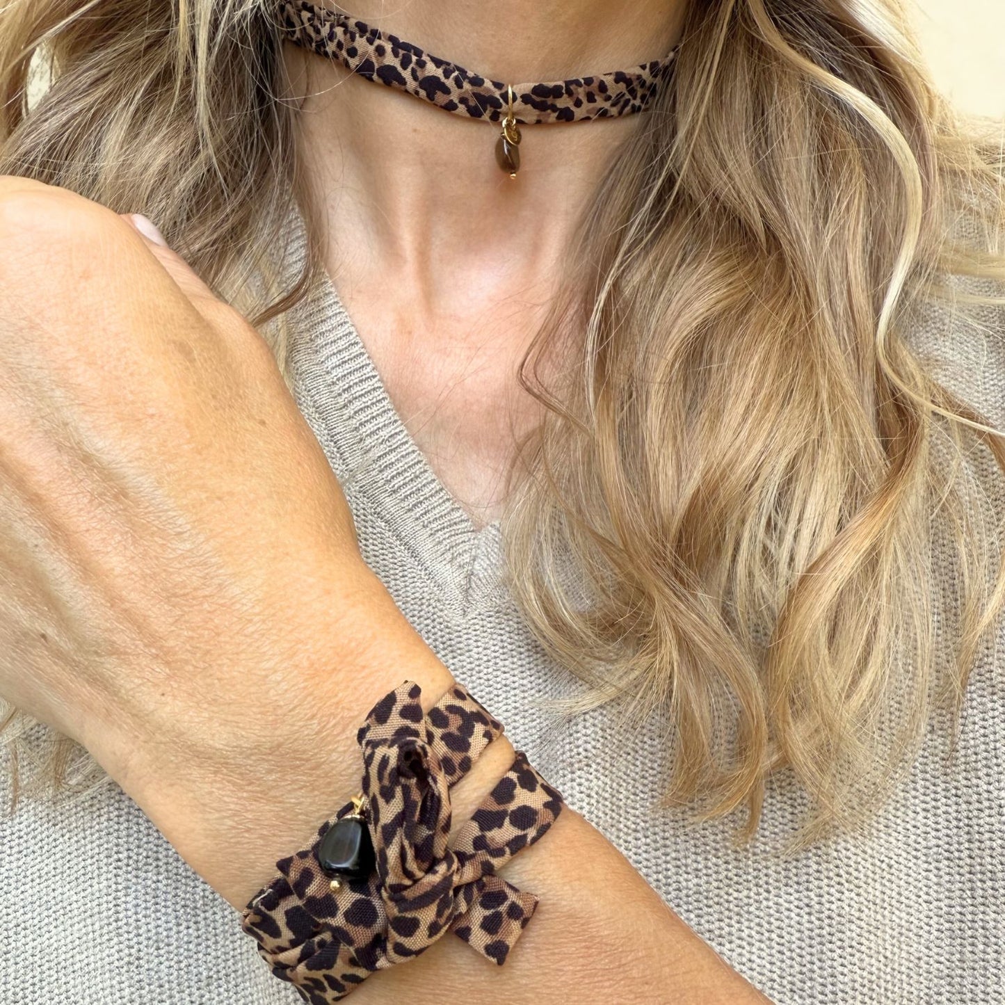 Damen Wickelarmband im Leoparden Muster mit Tigerauge Anhänger