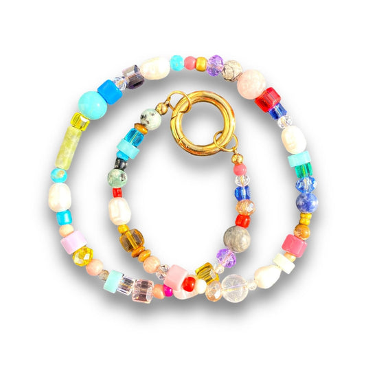 Halskette und Perlenarmband with multicolored glass beads, freshwater pearls, and gemstone beads, featuring a gold-plated stainless steel clasp.