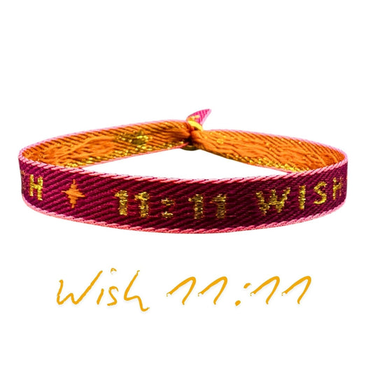 Statement Armband - Wish 11:11 in Pink mit goldener Schrift für Wünsche und Intuition.