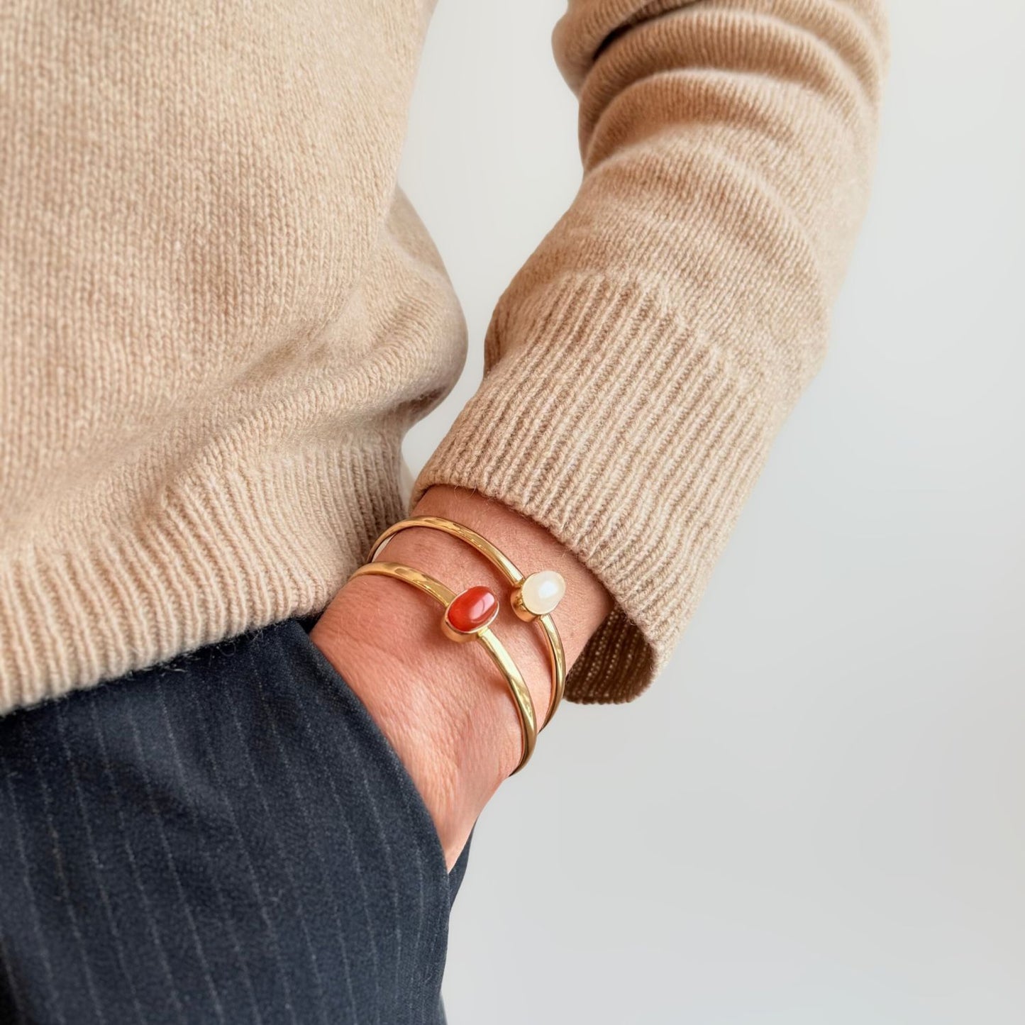 Armreifen vergoldet mit Mondstein