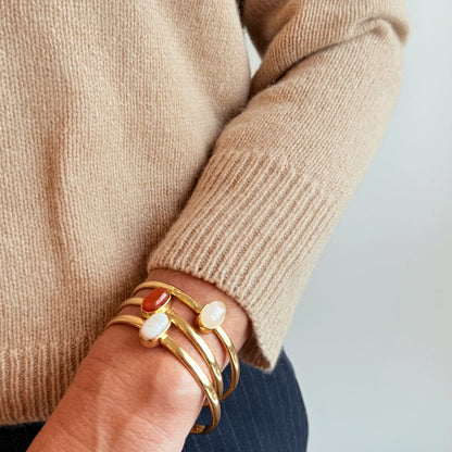 Vergoldeter Armreifen mit Rosenquarz