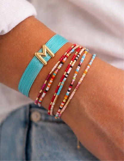Buchstaben Armband in vielen bunten Farben