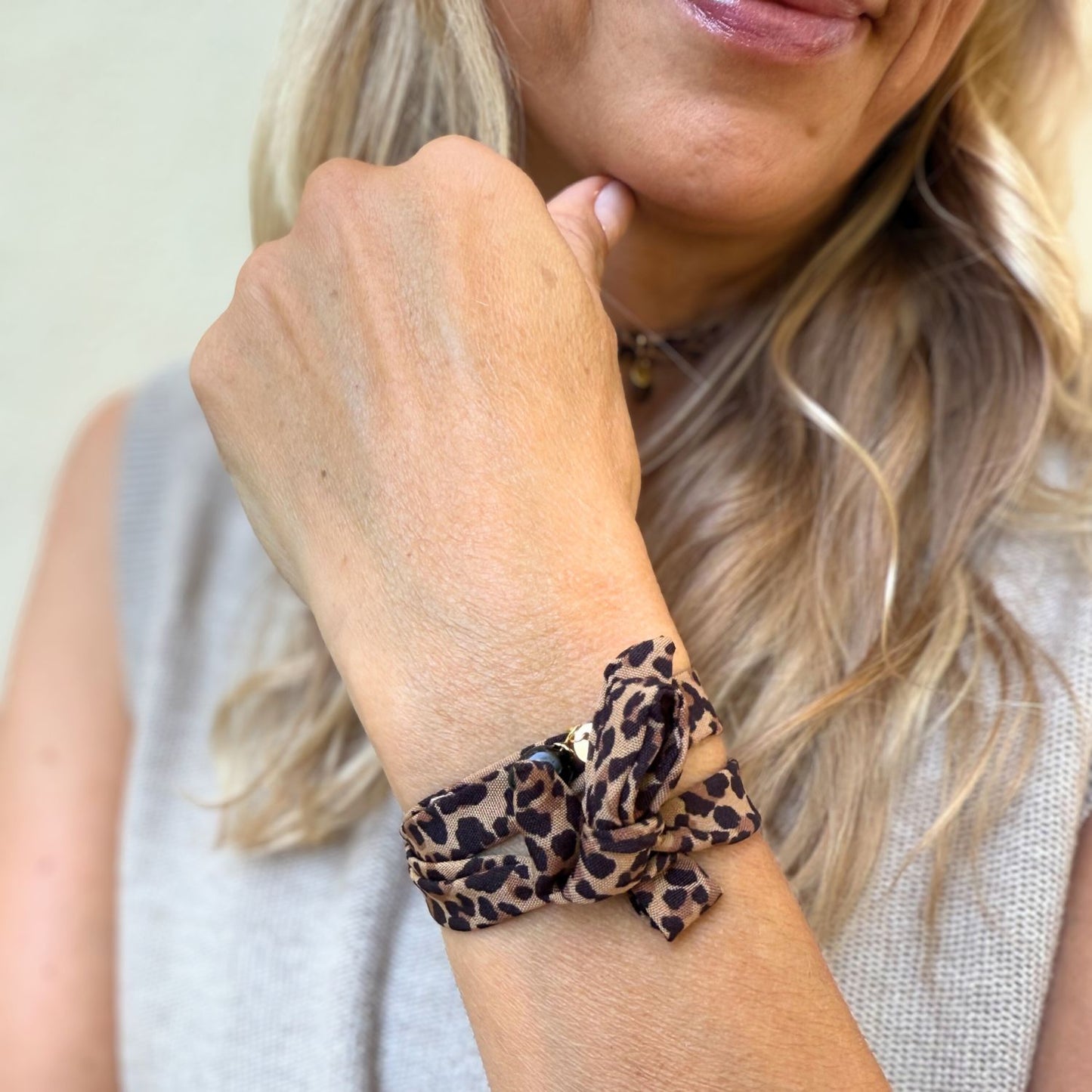 Damen Wickelarmband im Leoparden Muster mit Tigerauge Anhänger