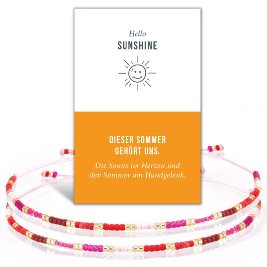 Freundschaftsarmband Sommer mit bunten Glasperlen und Geschenkverpackung.