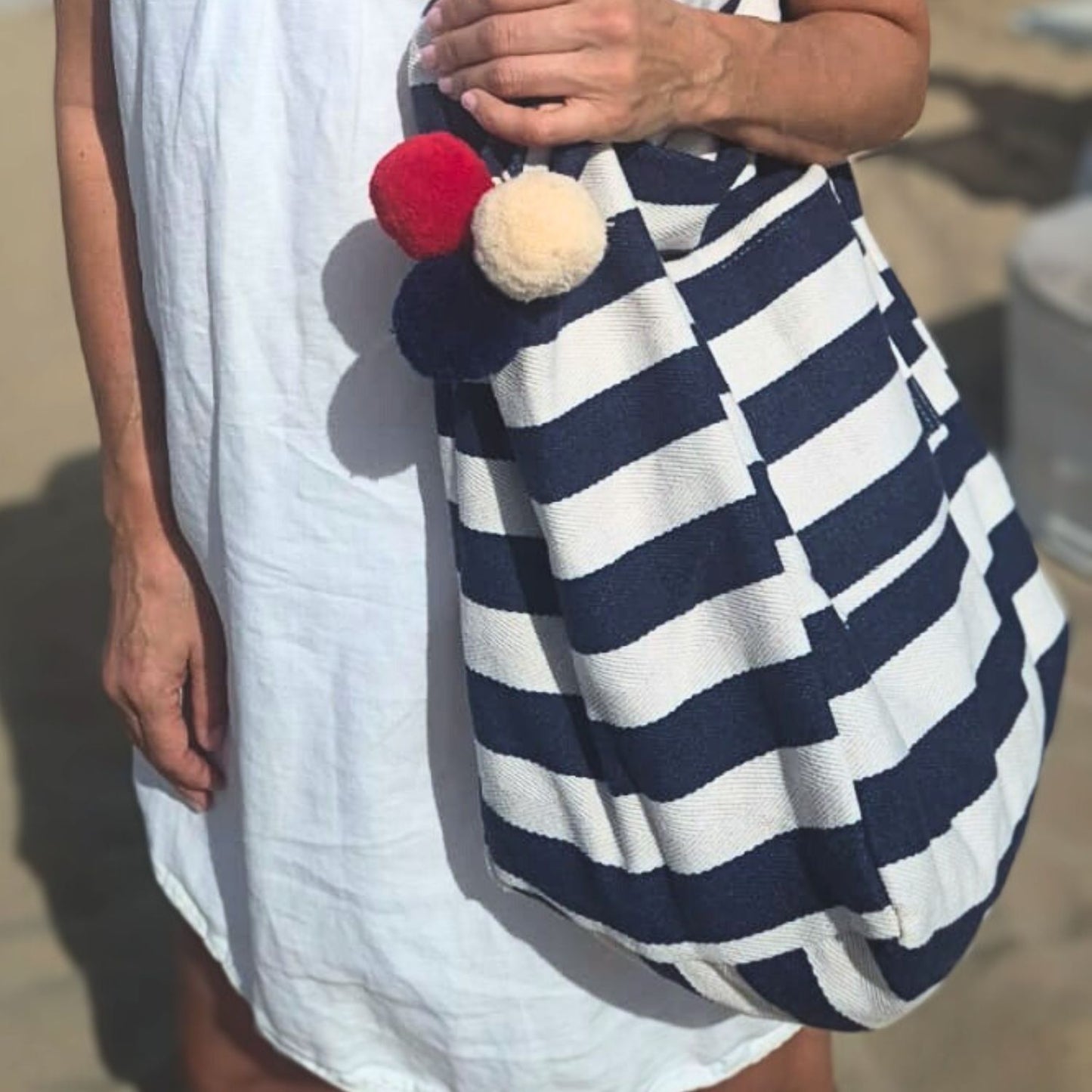 Badetasche XXL - blau-weiss gestreift mit Pompom