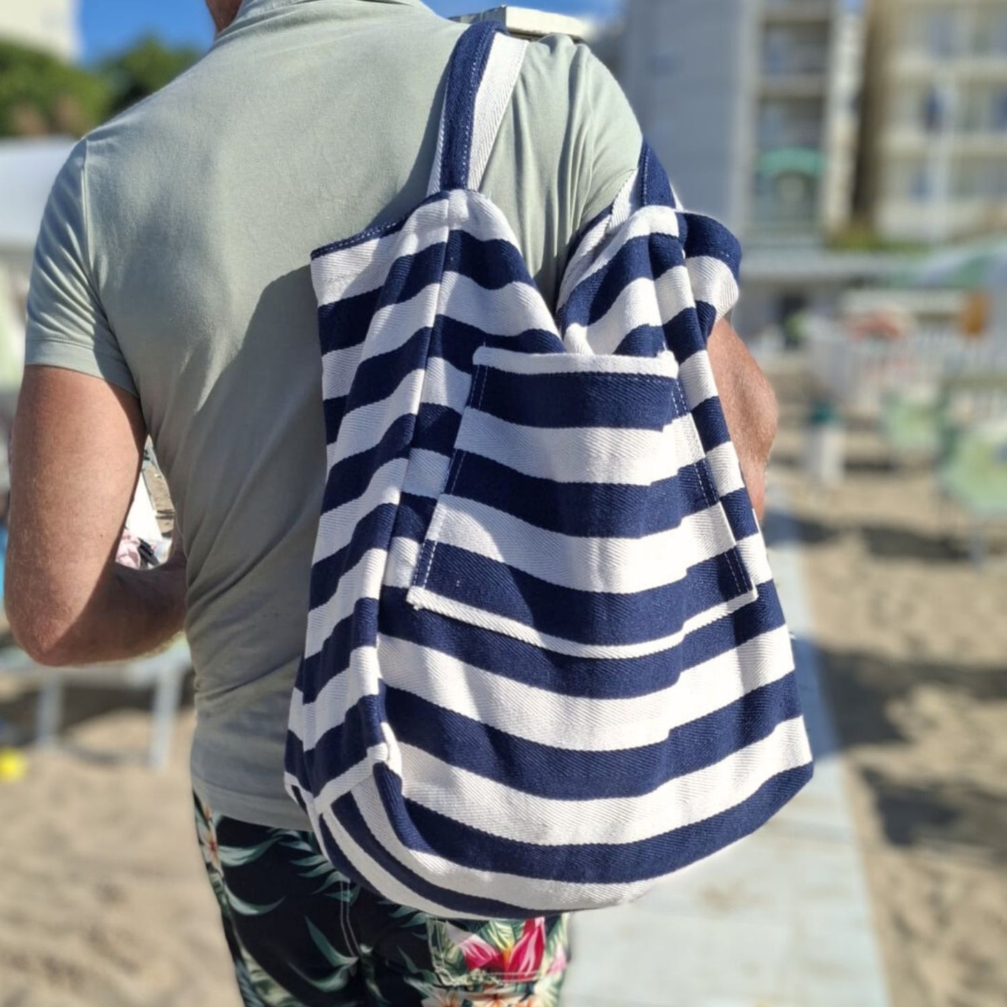 Badetasche XXL - blau-weiss gestreift mit Pompom